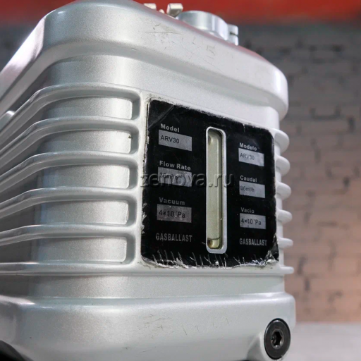 Внешний вид двухступенчатого вакуумного насоса AiVac ARV-30