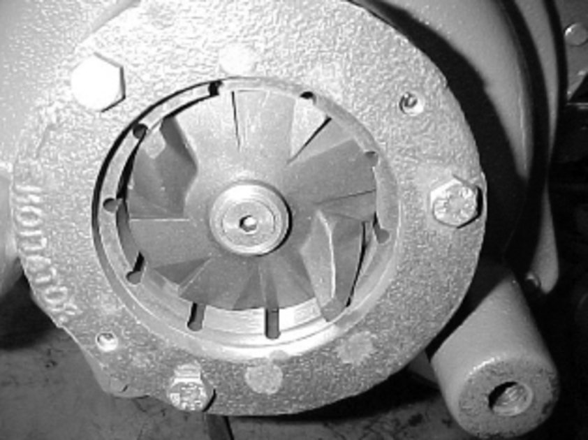 Всасывающее отверстие насоса с механизмом дробильного типа