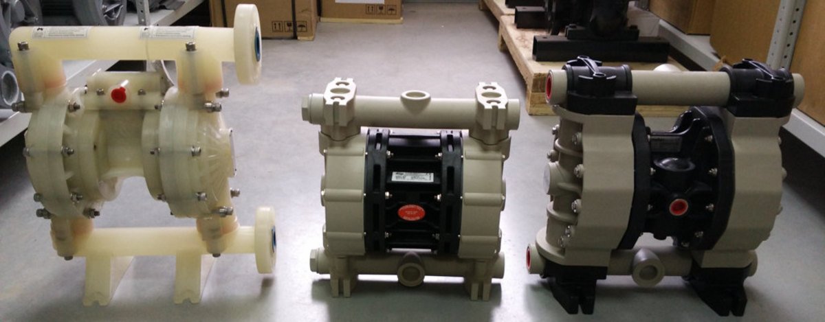 Лицевая сторона пластиковых насосов Debem Boxer 100, Seko AF 160, River Wave RV25